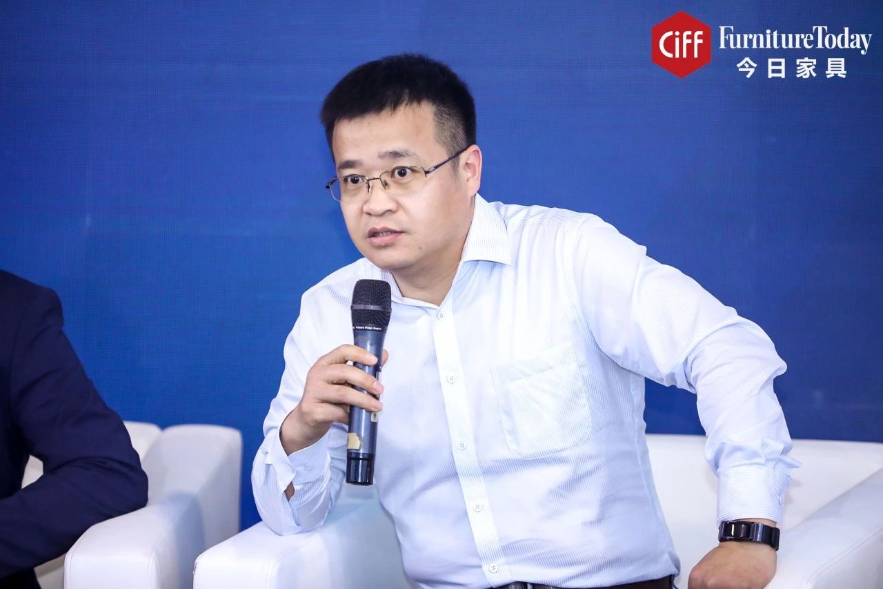 爱梦集团产品研发与客服中心总监 程学军先生随后,论坛现场还进行了