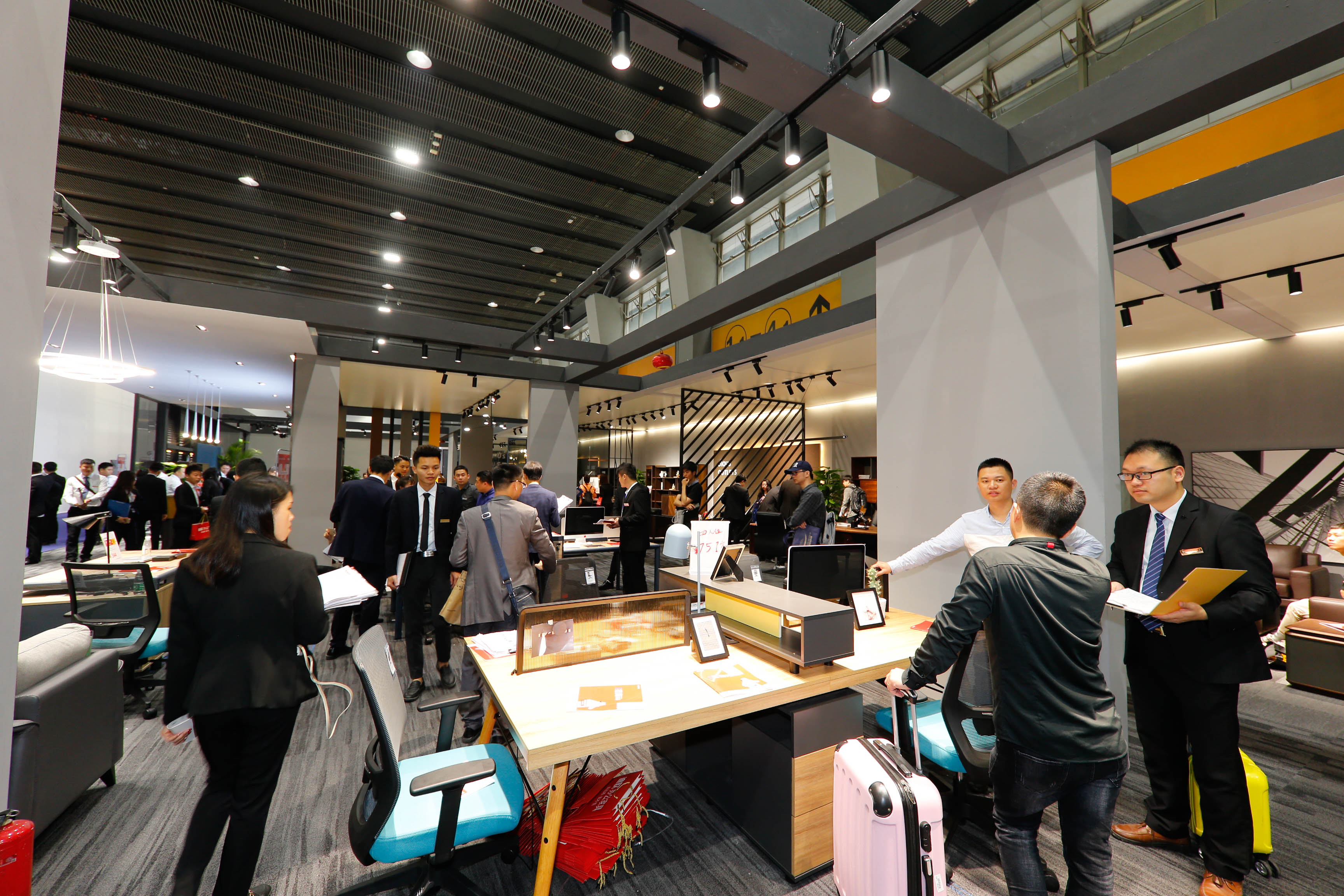 3月28-3月31号(办公家具展)3月18-21号(民用家具)广州深恩展览有限